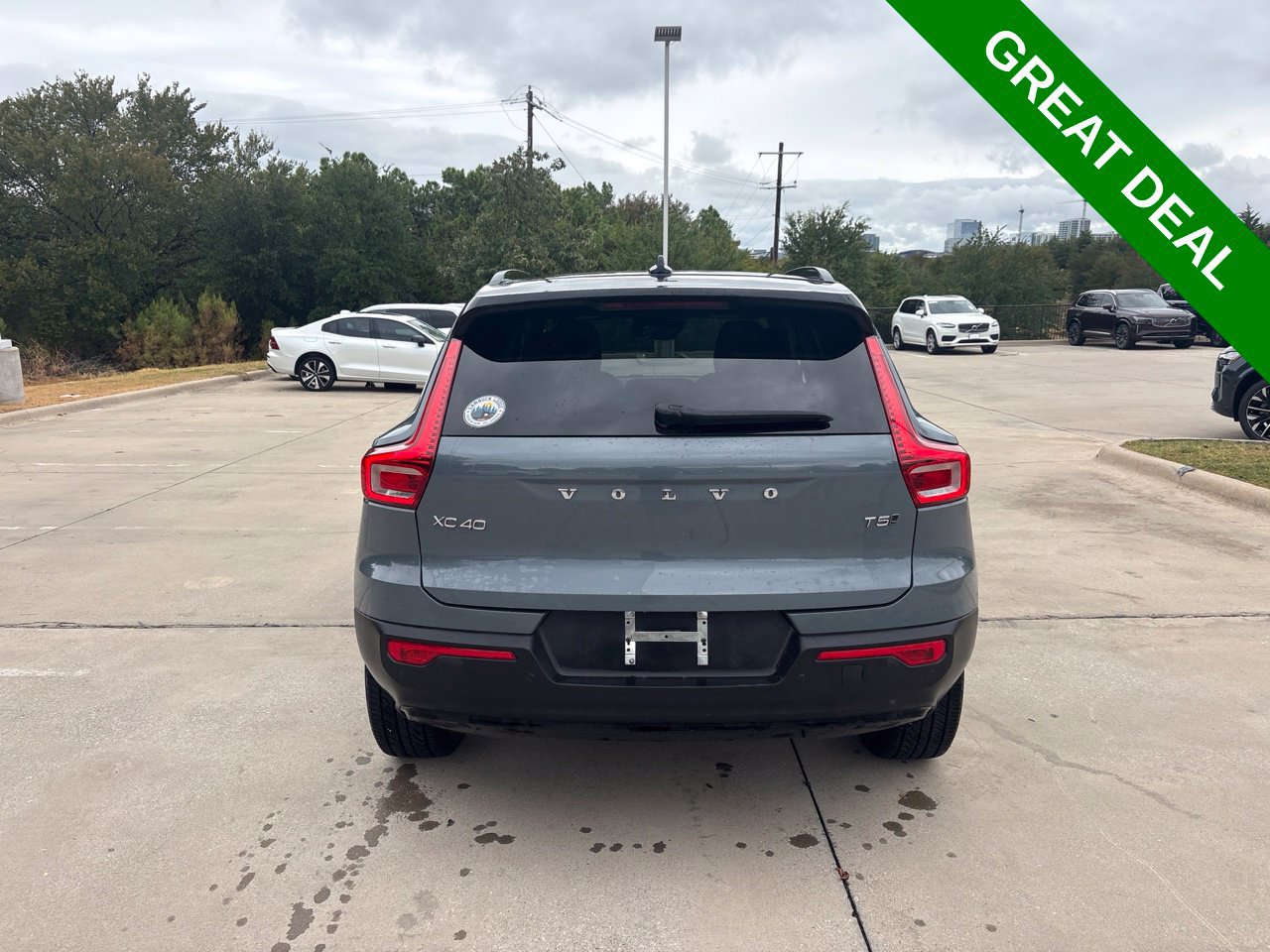 Used 2021 Volvo XC40 T5 R-Design w/ Advanced Package AWD/4WD image 4