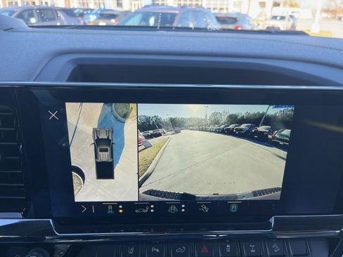 Used 2024 Chevrolet Silverado 2500 ZR2 w/ Technology Package image 30