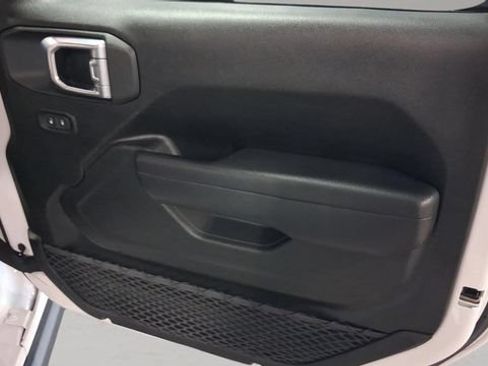 Used 2024 Jeep Wrangler Unlimited Rubicon AWD/4WD image 15