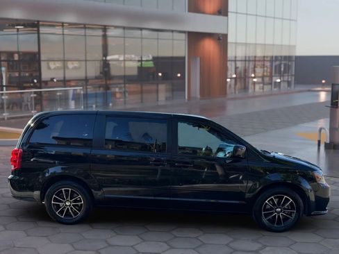 Used 2016 Dodge Grand Caravan SE FWD image 7