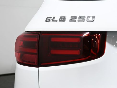 Certified 2025 Mercedes-Benz GLB 250 4MATIC image 12