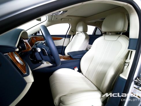 Used 2023 Bentley Flying Spur Plug-In Hybrid image 11