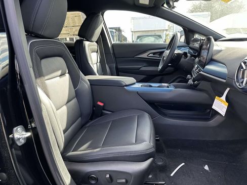 New 2026 Chevrolet Equinox EV LT image 25