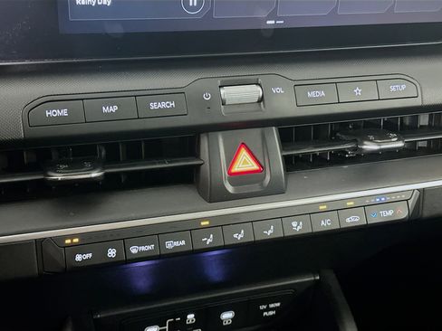 Used 2025 Kia K4 LXS image 23