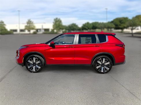 New 2025 Mitsubishi Outlander SE image 4