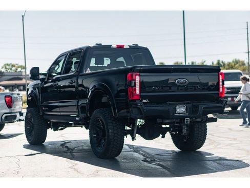 Used 2025 Ford F250 XLT w/ Black Appearance Package image 3