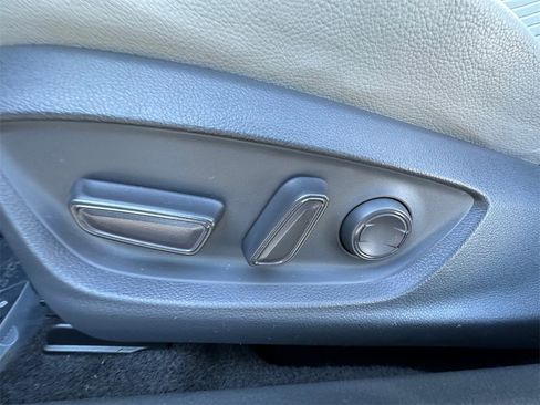 Used 2019 Toyota Camry SE image 10