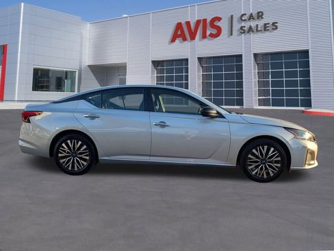 Used 2024 Nissan Altima 2.5 SV image 7