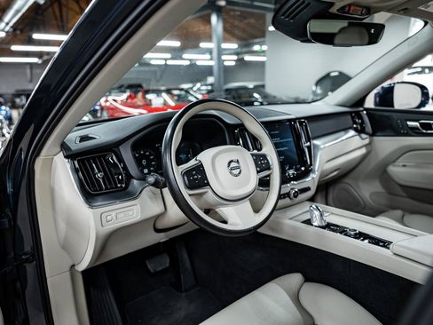 Used 2019 Volvo XC60 T8 Momentum w/ Advanced Package AWD/4WD image 8