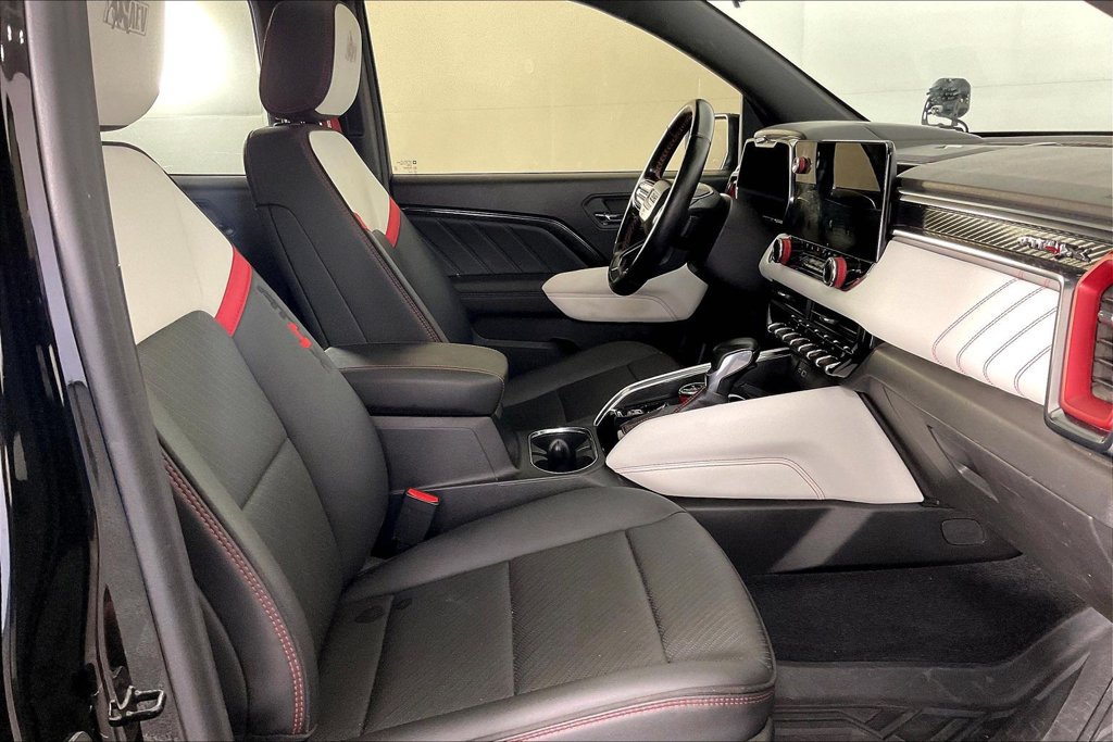 Used 2025 GMC Canyon AT4 w/ AT4X AEV Edition AWD/4WD image 9