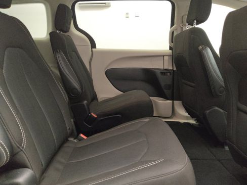 Used 2023 Chrysler Voyager LX FWD image 19