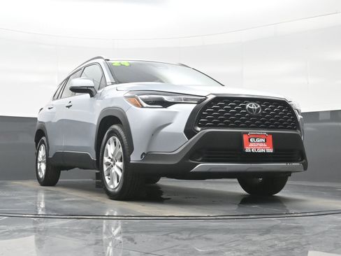 Used 2024 Toyota Corolla Cross LE image 31