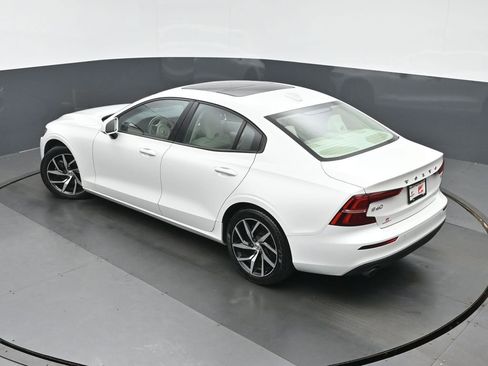 Used 2019 Volvo S60 T5 Momentum w/ Premium Package FWD image 15