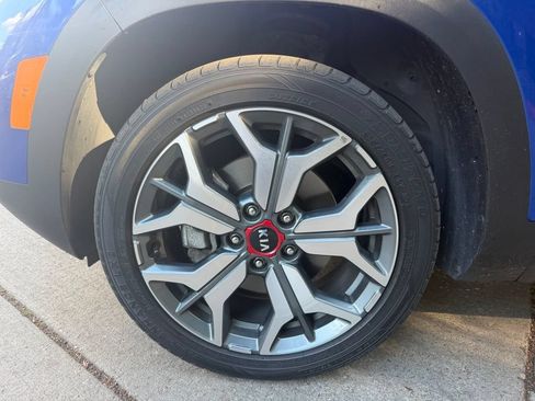 Used 2021 Kia Seltos SX w/ SX Sunroof Package AWD/4WD image 11