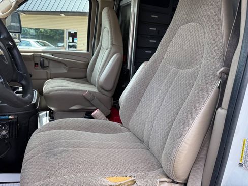 Used 2009 Chevrolet Express 3500 RWD image 9