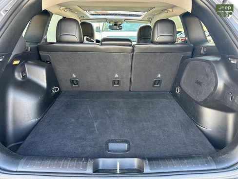 Used 2021 Jeep Cherokee Limited image 23