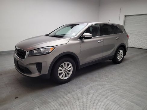 Used 2019 Kia Sorento LX image 2