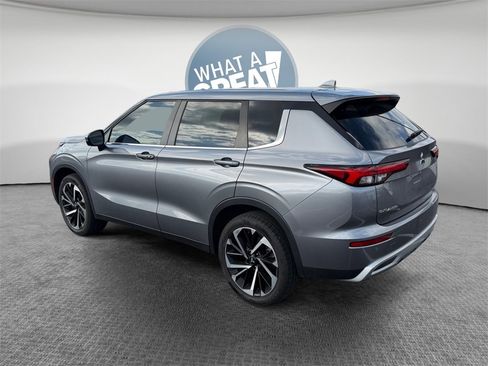 Used 2024 Mitsubishi Outlander SE image 6