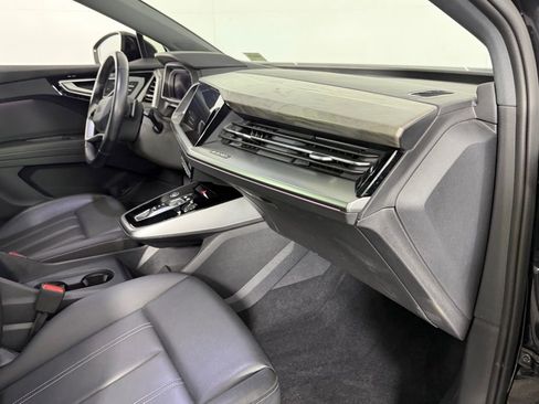 Used 2024 Audi Q4 e-tron Premium Plus w/ Premium Plus image 32