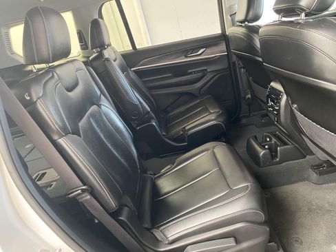 Used 2023 Jeep Grand Cherokee L Limited AWD/4WD image 12