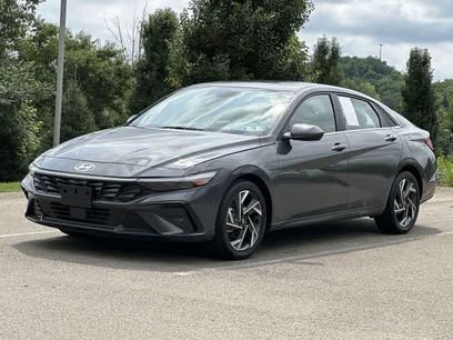 Used 2024 Hyundai Elantra SEL w/ Convenience Package