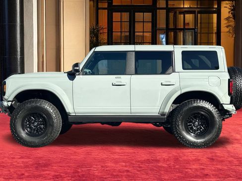 Used 2022 Ford Bronco Badlands w/ Sasquatch Package image 3