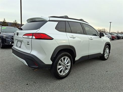 Certified 2022 Toyota Corolla Cross LE image 6