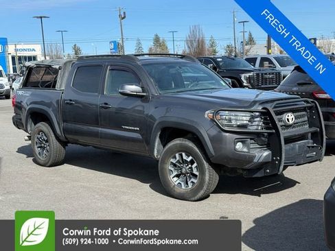 Used 2017 Toyota Tacoma TRD Off-Road image 1