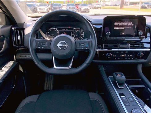 Used 2025 Nissan Pathfinder SV AWD/4WD image 6