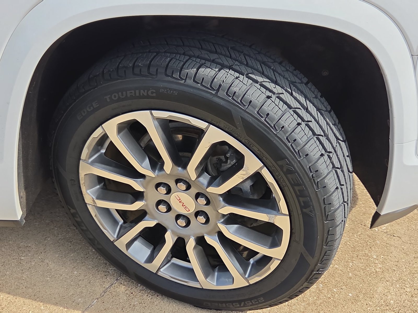 Used 2023 GMC Acadia Denali FWD image 32