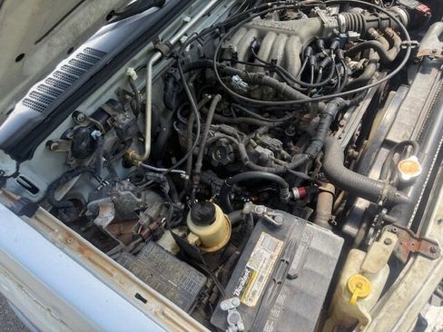 Used 2001 Nissan Xterra SE image 34