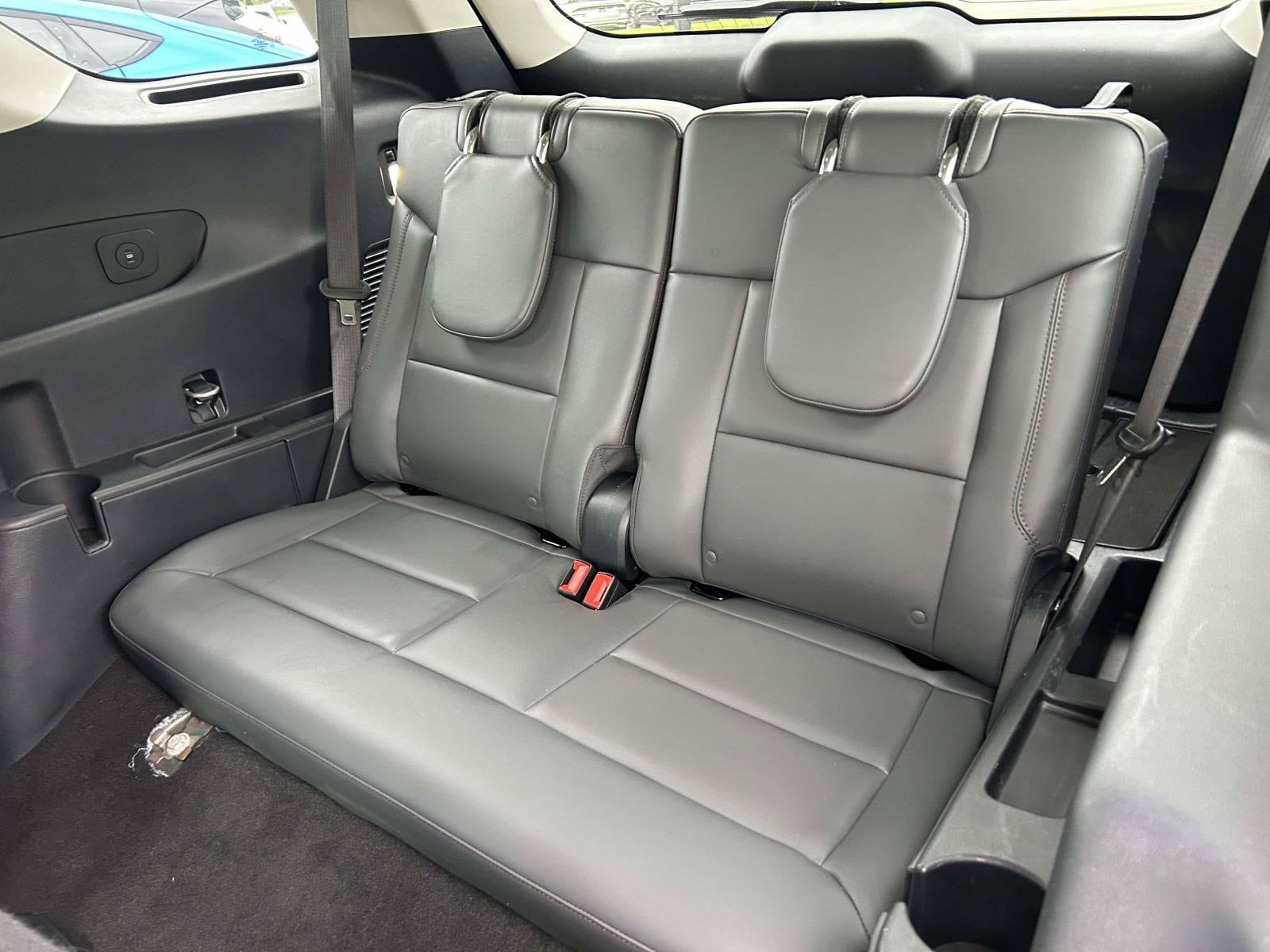 Used 2025 Ford Explorer Active w/ Active Comfort Package RWD image 17