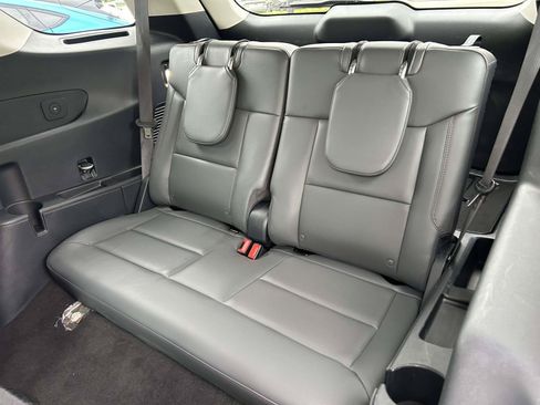 Used 2025 Ford Explorer Active w/ Active Comfort Package RWD image 17