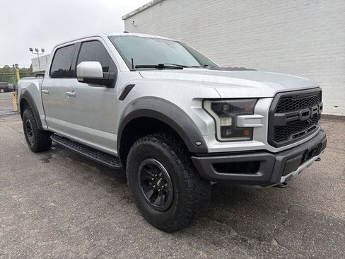 Used 2017 Ford F150 Raptor w/ Equipment Group 802A Luxury AWD/4WD image 8