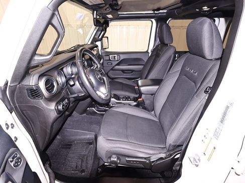 Used 2019 Jeep Wrangler Unlimited Sahara w/ Uconnect 4C Nav & Sound Group AWD/4WD image 12