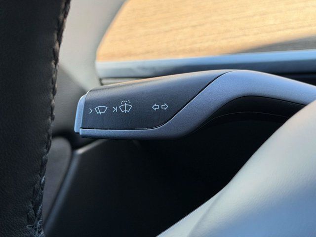 Used 2021 Tesla Model Y Long Range AWD/4WD image 26