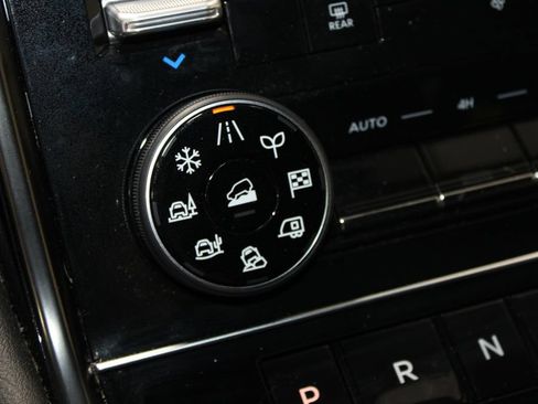 Used 2025 Nissan Armada PRO-4X AWD/4WD image 49