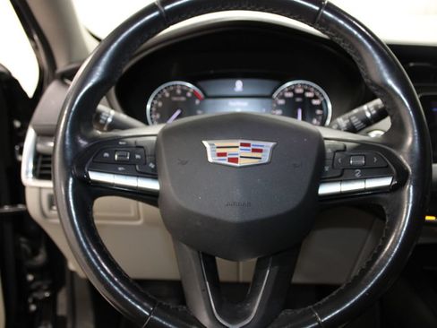 Used 2020 Cadillac XT4 Premium Luxury FWD image 12