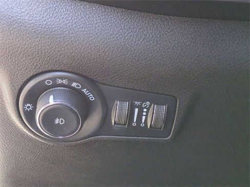 Used 2022 Jeep Compass Latitude w/ Sun and Sound Group image 15