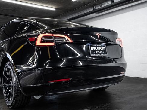 Used 2023 Tesla Model 3 Standard Range image 16