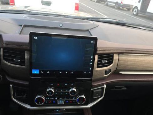 Used 2024 Ford Expedition Max Limited image 9