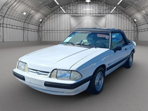 Used 1990 Ford Mustang LX RWD image 2