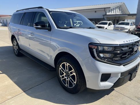 Used 2025 Ford Expedition Max Active image 10