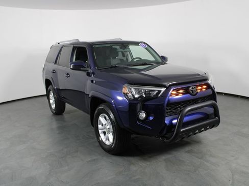 Used 2017 Toyota 4Runner SR5 RWD image 4