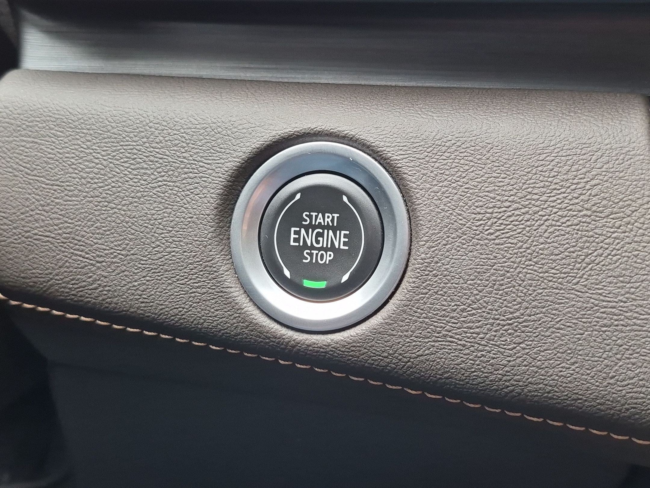 Certified 2022 Cadillac Escalade ESV Premium Luxury AWD/4WD image 24