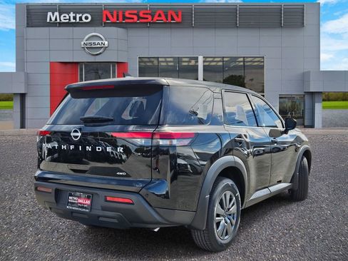 New 2025 Nissan Pathfinder S image 3