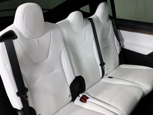 Used 2023 Tesla Model X image 30