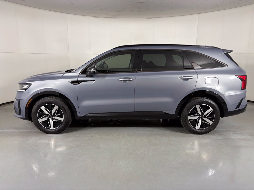 Used 2023 Kia Sorento S w/ Panoramic Sunroof Package FWD image 5