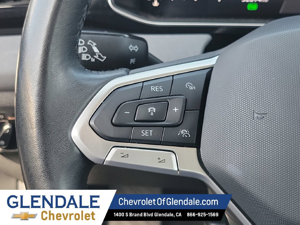 Used 2025 Volkswagen Jetta SE FWD image 23