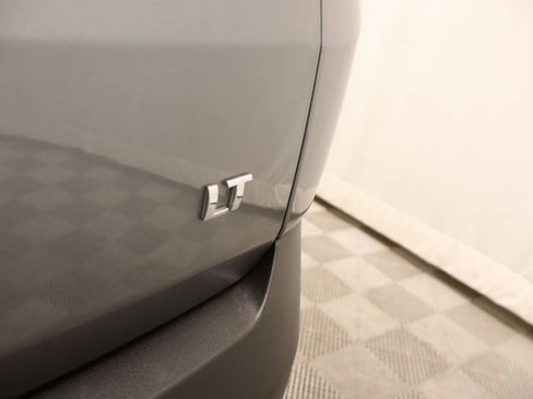 Used 2021 Chevrolet Traverse LT image 21